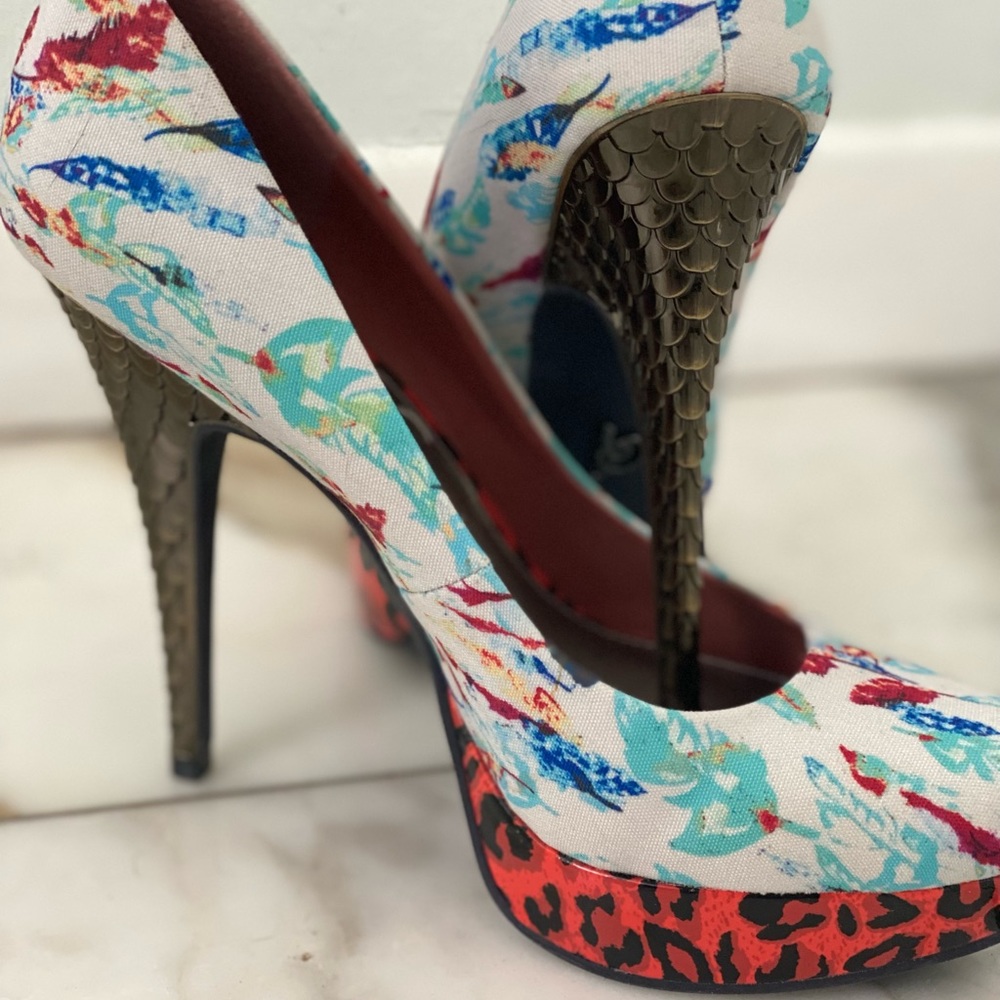 NEW! Rachel Roy retro platform pumps